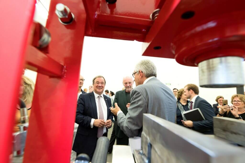 Ausstellungsrundgang mit Armin Laschet (Ministerpräsident NRW) und Walter Smerling (Direktor MKM), Foto: Georg Lukas